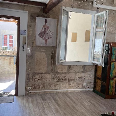 Place Aux Herbes Apartment Nimes Luaran gambar