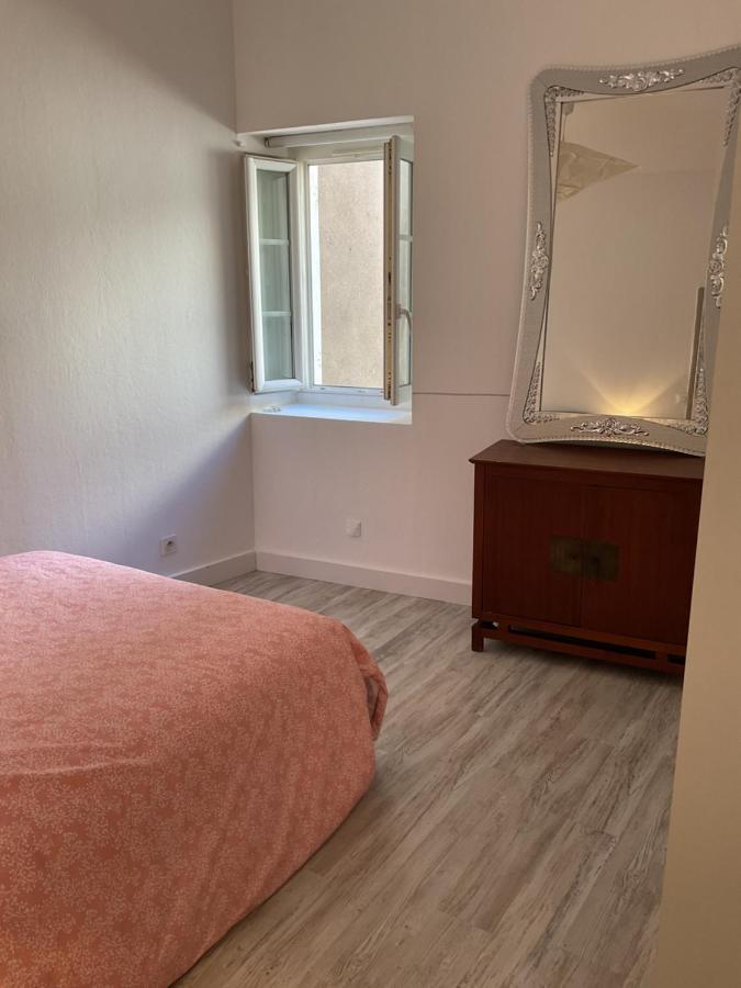 Place Aux Herbes Apartment Nimes Luaran gambar