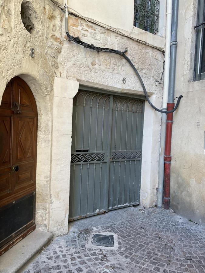 Place Aux Herbes Apartment Nimes Luaran gambar