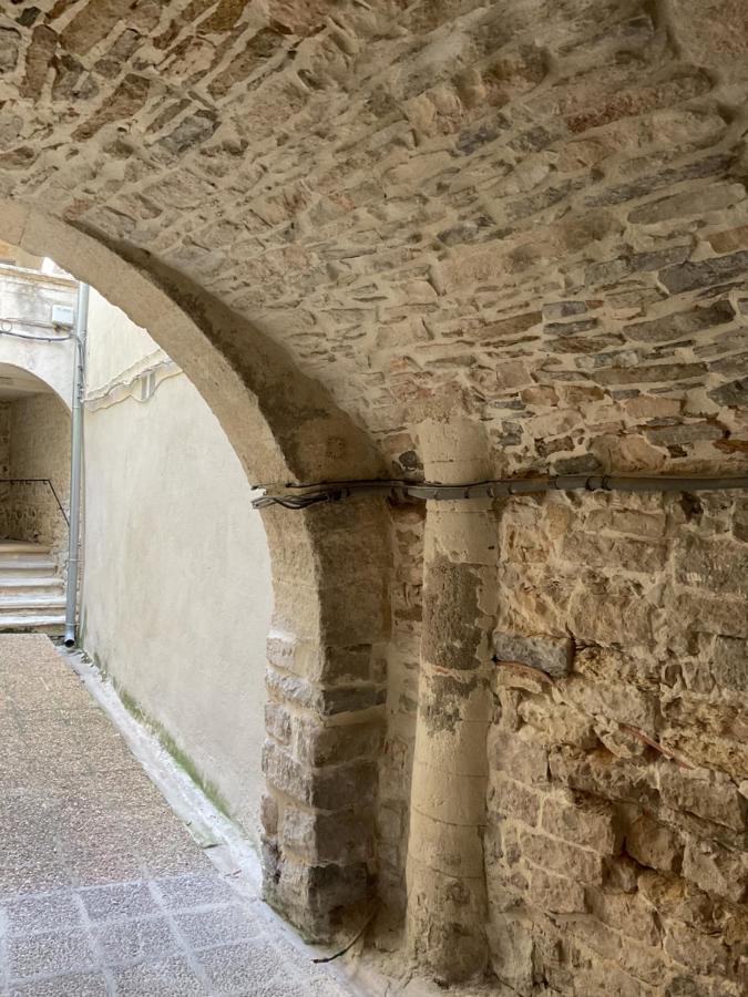 Place Aux Herbes Apartment Nimes Luaran gambar